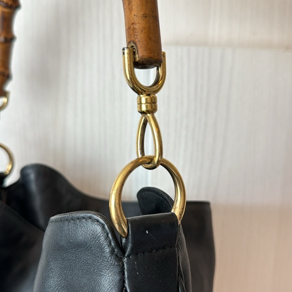 Gucci black leather Diana bag with bamboo handle - Picture 4 of 13
